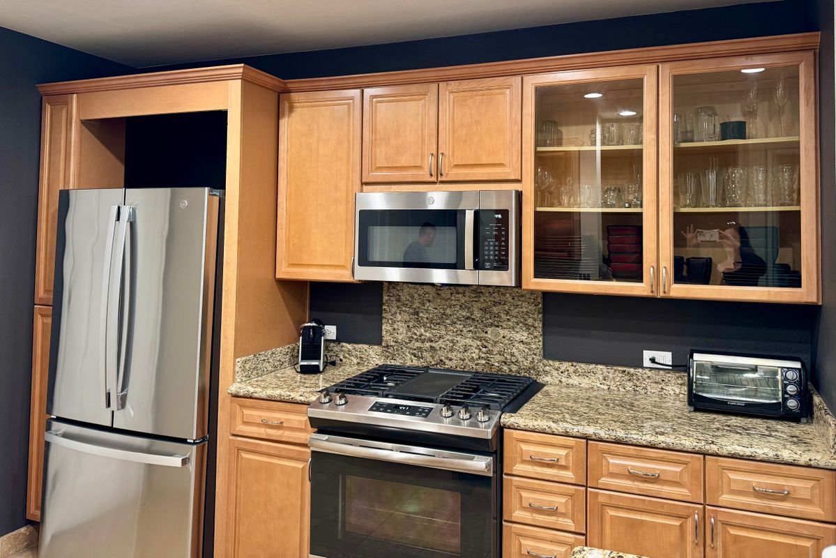 Building Photo - 2260 Village Walk Dr