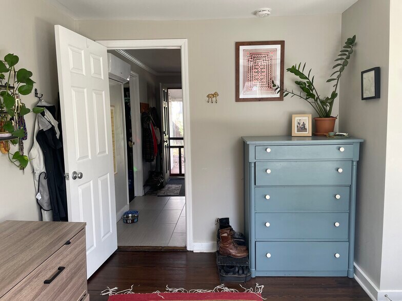 Additional living room storage space and wall area for furnishings - 520 Commonwealth St