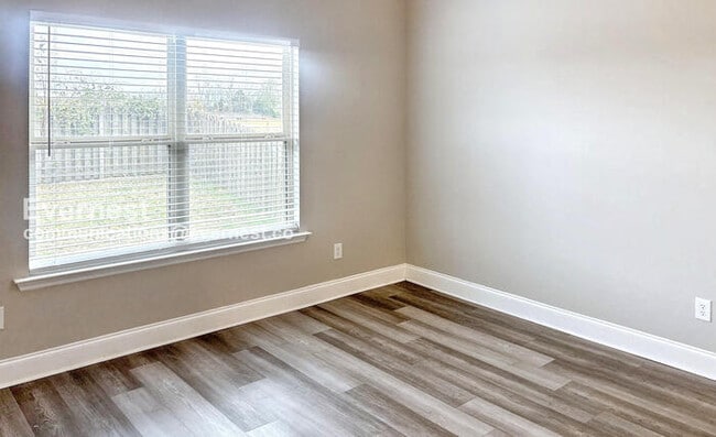 Building Photo - 130 Shrewsberry Dr