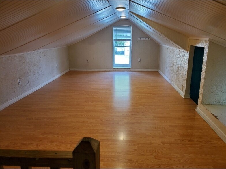 Building Photo - 1043 Crescent Ave