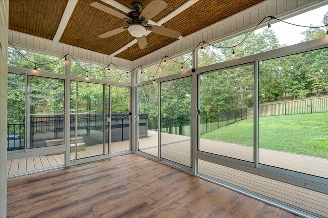 Building Photo - Move-In Ready Luxury in Island Point Estates