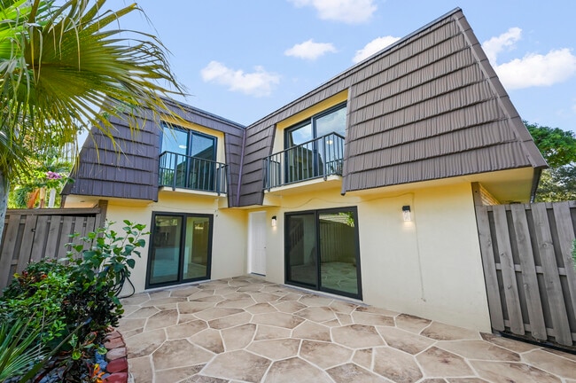 Building Photo - 419 4th Ct