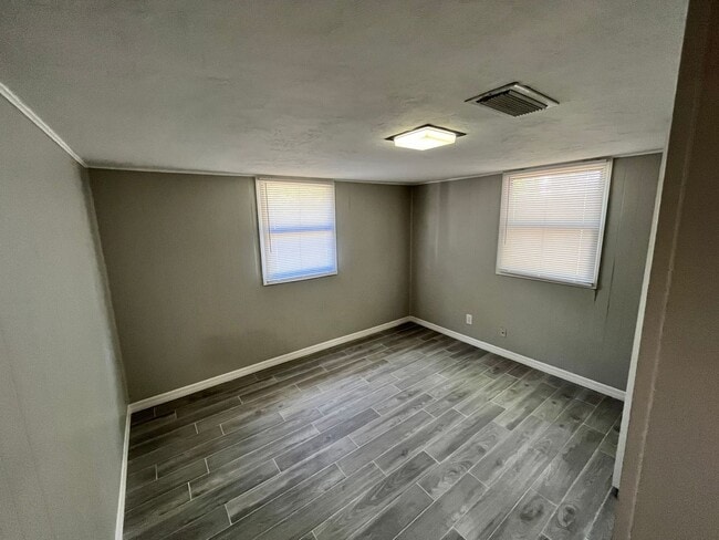 Building Photo - 817 Rosalia Dr