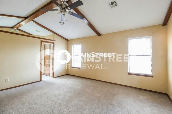 Building Photo - 3 Bedroom Pet-Friendly Home in Moore, OK w...