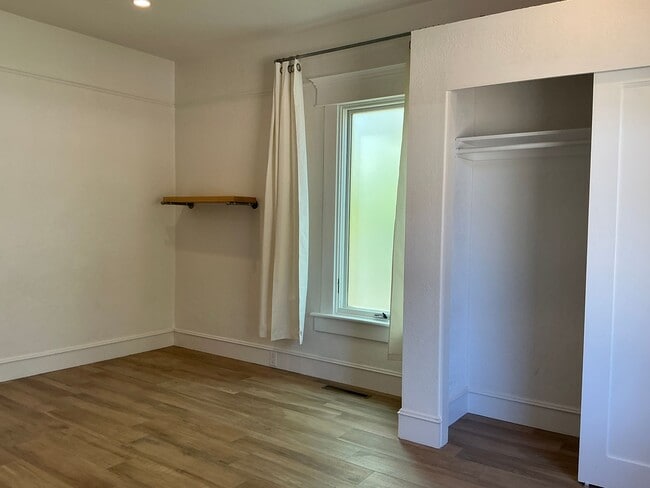 Building Photo - Beautiful 4 Bedroom 2 Bath Home in Old Tow...