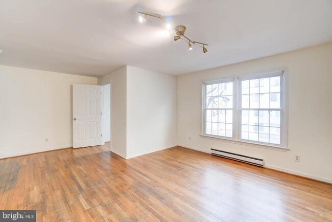 Building Photo - 900 24th St NW