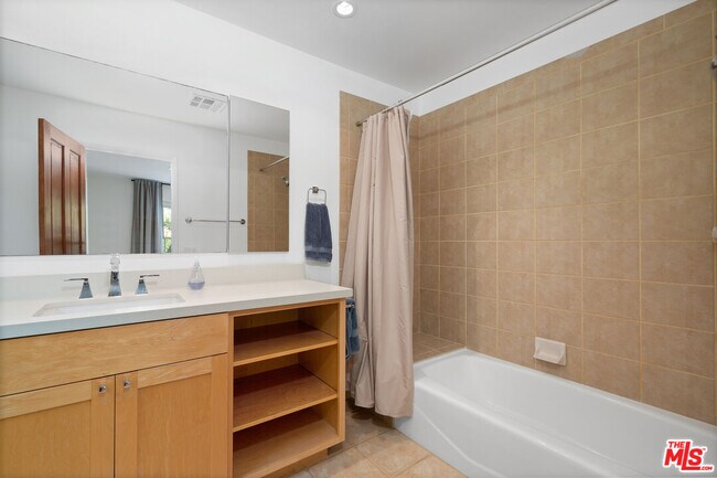 Building Photo - 5942 Paseo Cyn Dr