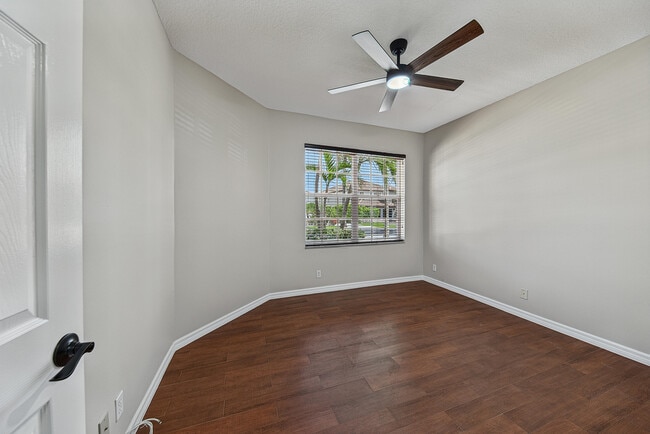 Building Photo - 12325 Cascades Pointe Dr