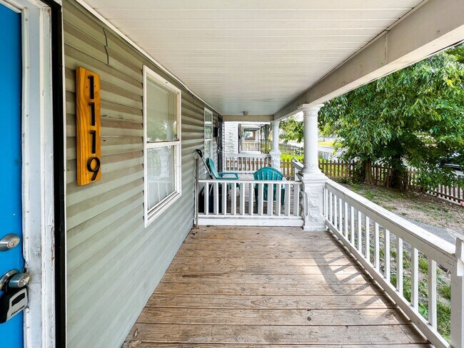 Primary Photo - 1119 N Dearborn St