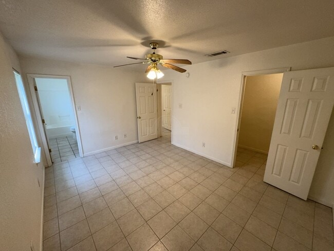 Building Photo - 2807 Edgefield