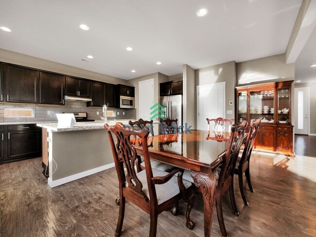 Building Photo - Gorgeous 3 Bed & 2.5 Bath Single Family House For Rent!