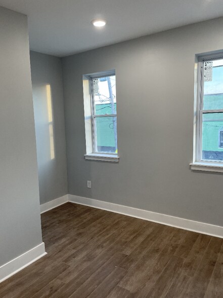 Building Photo - 1837 E Sergeant St