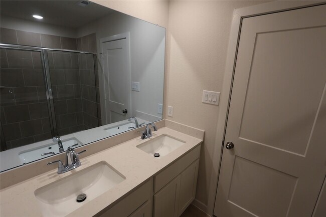 Building Photo - 7739 Bergamot Cir