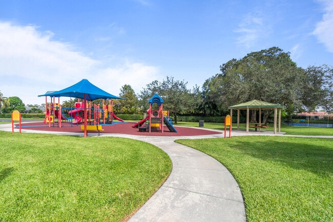 Building Photo - 691 Foresteria Ave