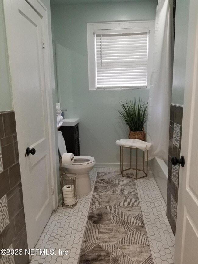 Building Photo - 519 W 26th St