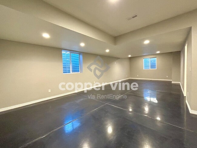 Building Photo - 5189 Thistle Dr