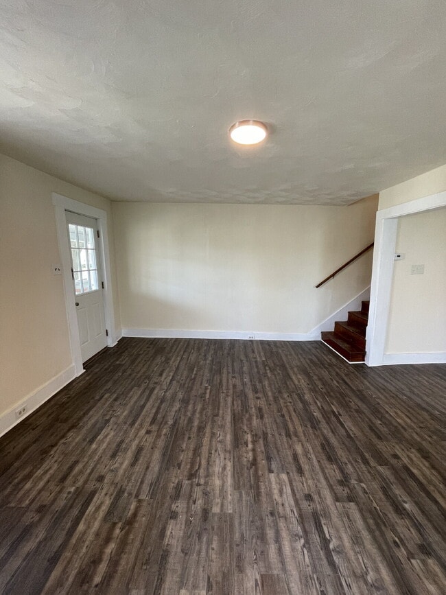 Building Photo - Spacious 3 Bedroom Apartment Near IUP – Ideal for Roommates