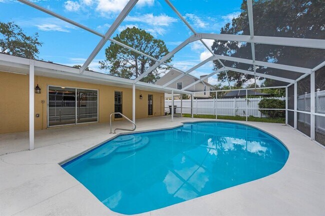 Building Photo - 16132 Country Crossing Dr