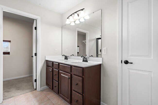 Building Photo - 2214 Larkspur Dr