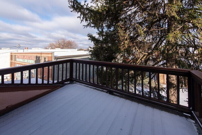 Building Photo - Beautifully updated Tudor style duplex. Up...