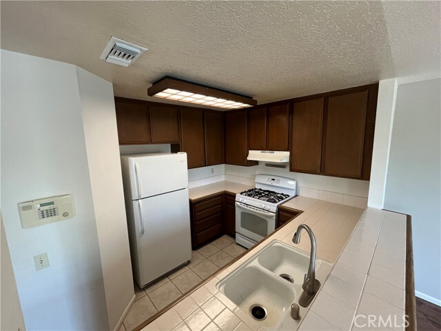 Building Photo - 22185 Rim Pointe