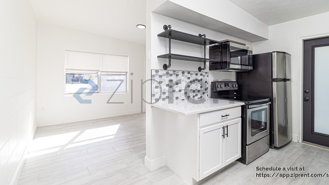 Building Photo - 1103 E South St