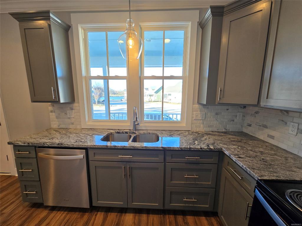 Building Photo - 61 Main St