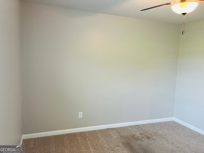 Building Photo - 19 White Spruce Wy