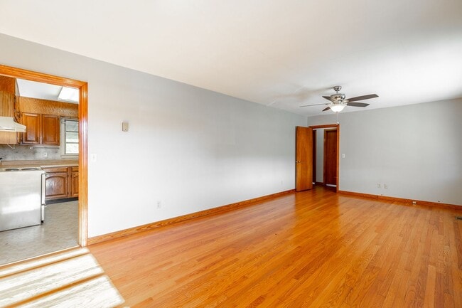 Building Photo - 2 bedroom, 1 bath unit in the heart of Eas...