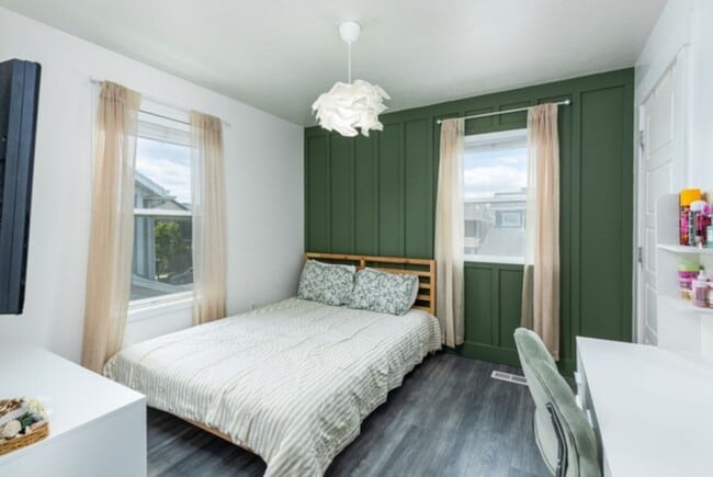 Building Photo - Modern 3-Bed Home with Finished Basement