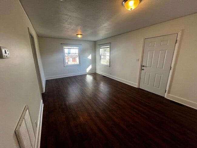 Building Photo - Charming 2 Bedroom Home Minutes from Downtown Greenville