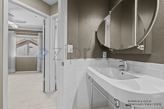 Building Photo - 2018 Swan St