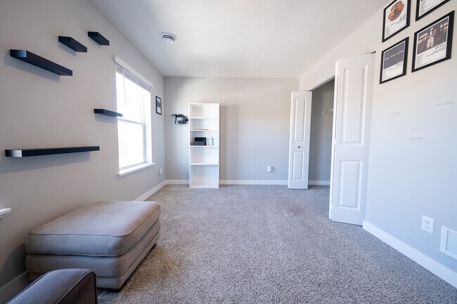 Building Photo - 17073 Dysart Pl