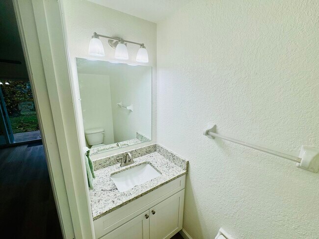 Building Photo - 138 McNeela Dr