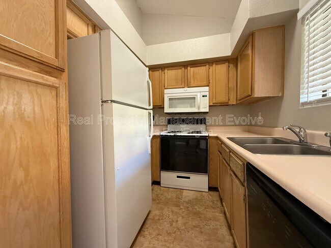 Building Photo - 455 S Mesa Dr