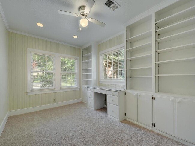 Building Photo - 2204 Tower Dr