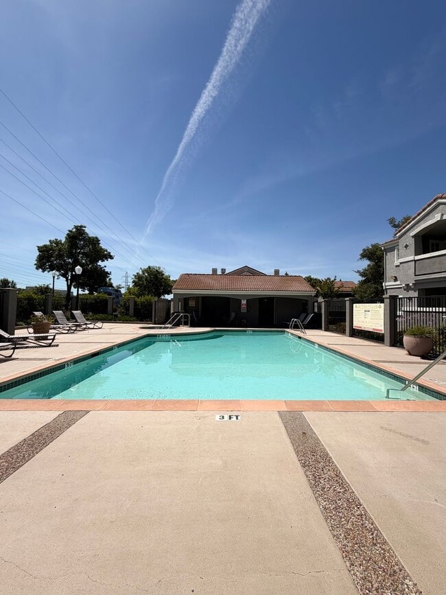 Building Photo - 885 Halidon Way