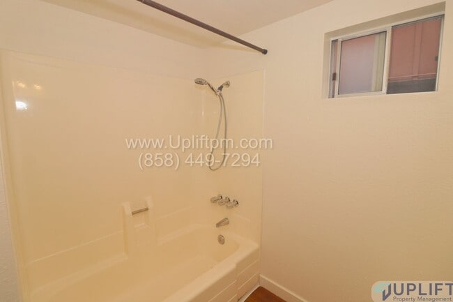 Building Photo - 4 Bed 3 Bath House in Spring Valley w/ Washer + Dryer and 2-Car Garage