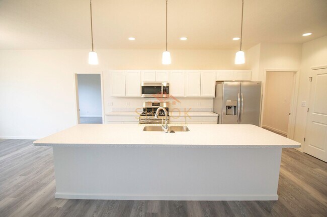 Building Photo - MODERN 3BR HOME IN BLACKTHORNE
