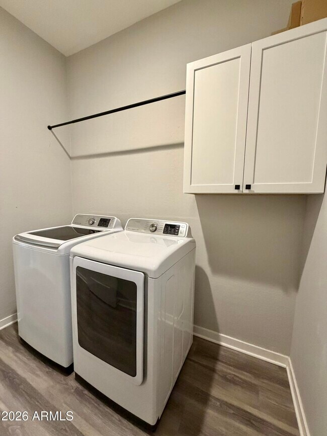 Building Photo - 10151 E Thunderbolt Ave