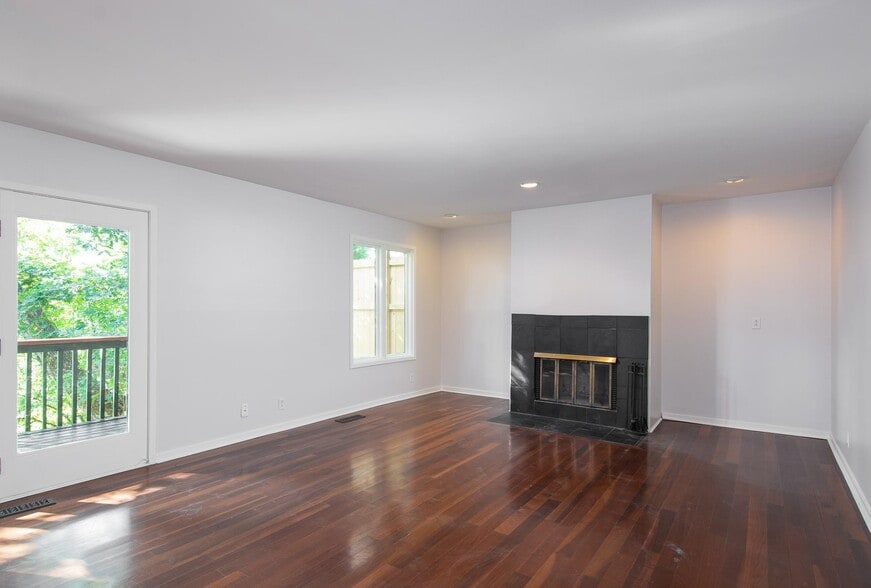 Building Photo - 727 Harpeth Trace Dr