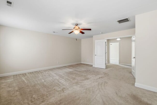 Building Photo - 5 Bedrooms in the heart of Summerfield!