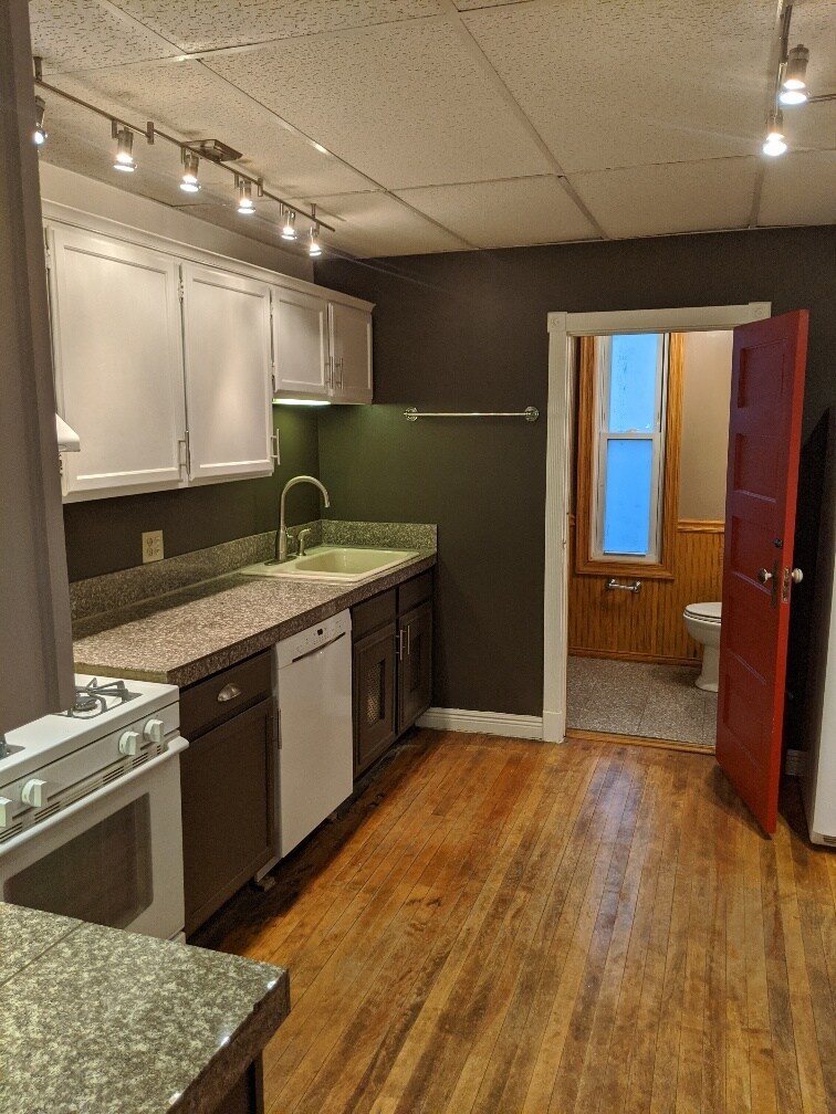 Building Photo - 2255 Pierce St NE