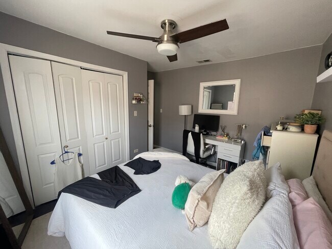 Building Photo - 1828 N Bissell St