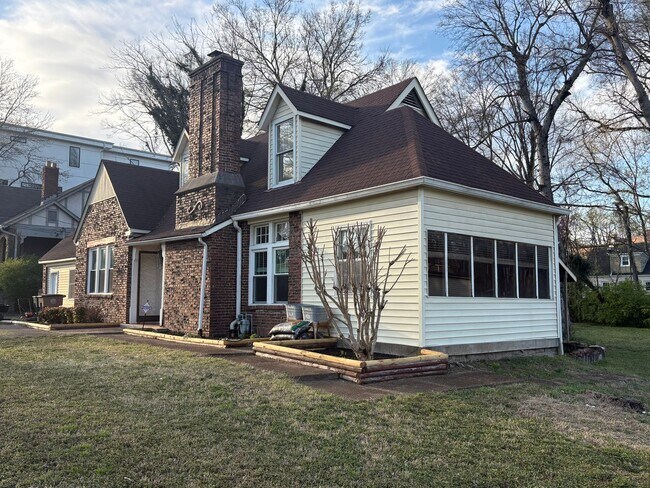 Building Photo - 5BR/2.5 Bath in Prime 12 South | Park-Facing | Two Sunrooms | Walkable Luxury Living