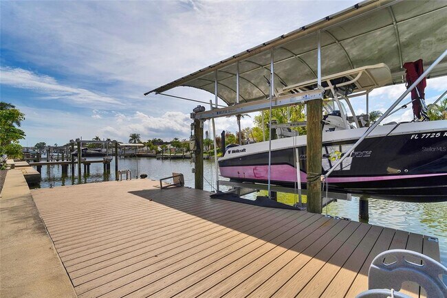 Building Photo - 3944 Doral Dr