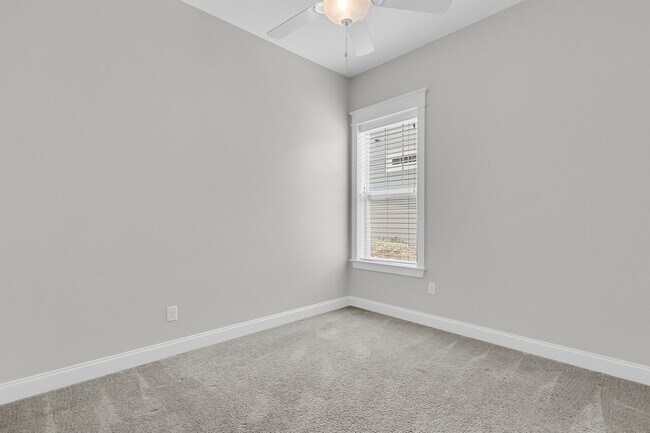 Building Photo - Newly Refreshed Single Story Home in Carol...