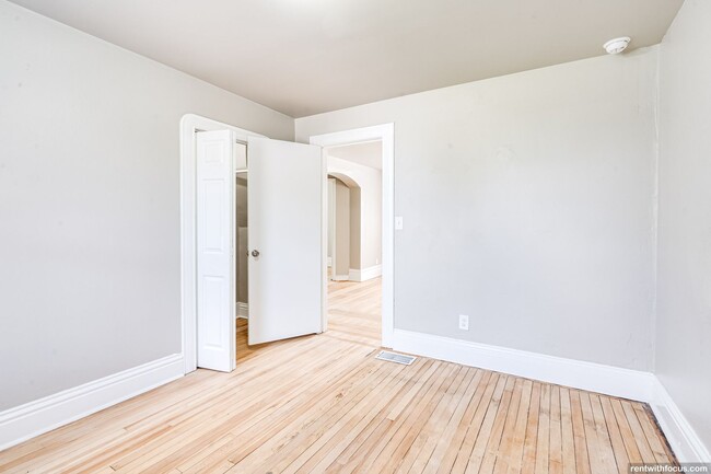 Building Photo - 2726 W Spencer St