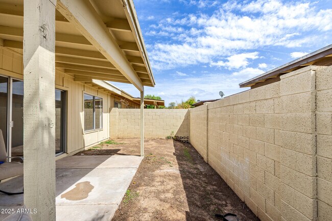 Building Photo - 747 W Rice Dr