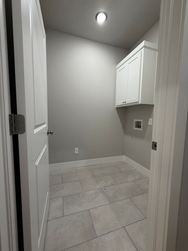 Building Photo - ***1002 Seaborn Way***